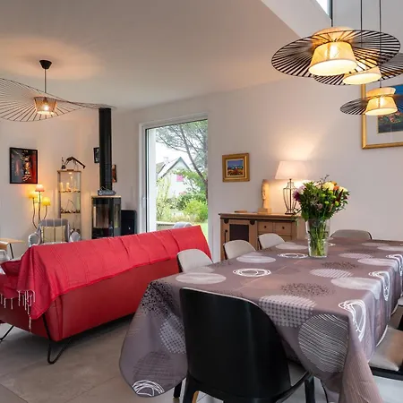 Grande Maison Bord De *
